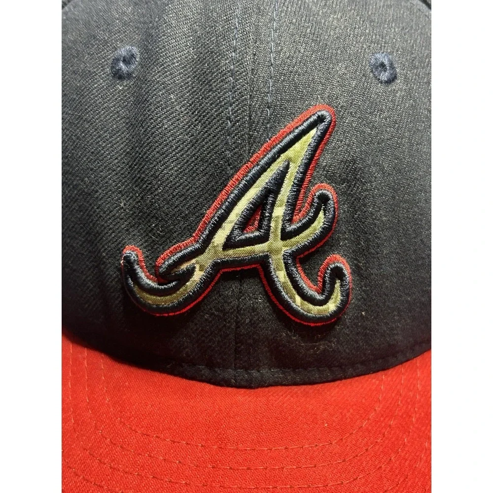 Atlanta Braves New Era 59FIFTY Fitted Hat 7 1/8 Black Red Digital Camo MLB